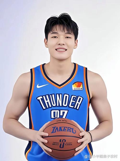 主持人:杨瀚森被选时我不认识 主帅调侃:世界上其他人也不认识