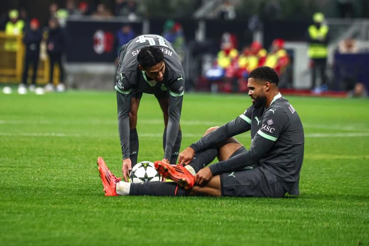 意媒：萨勒马科尔斯右腿股二头肌受伤，将伤缺2周到1个月