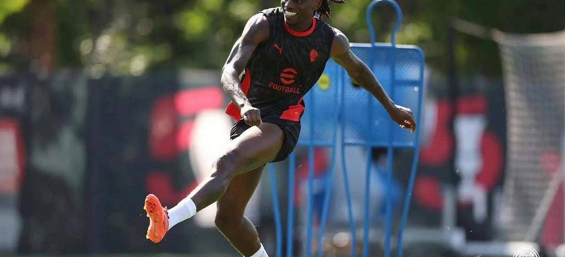 记者：莱奥今日在米兰内洛单独训练，队内国脚周四之前全部回归