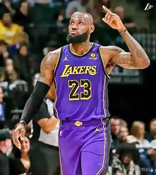 詹姆斯在场八村攻筐次数更多！美记：他为后者创造了更多机会