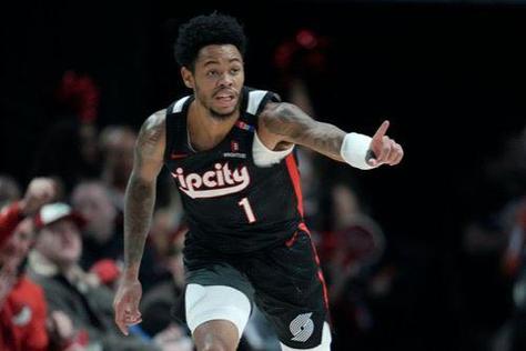 安芬尼-西蒙斯：和马祖拉的关系从场下开始构建 这有助于我们磨合