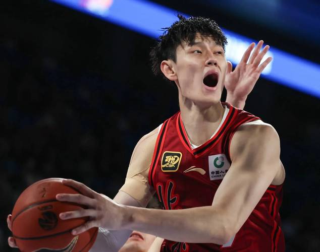 媒体人:曾凡博能力确实需继续打磨 但篮网不让上场确实说不过去