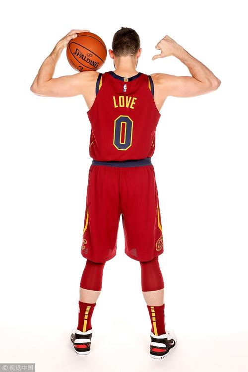 东部冠军25周年庆！前76人吉祥物极速兔子“嘻哈”将在新赛季回归