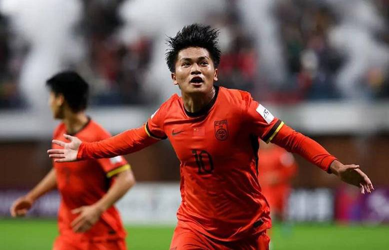 东体：U22男足新人发挥参差不齐，李新翔和刘诚宇踢出信心