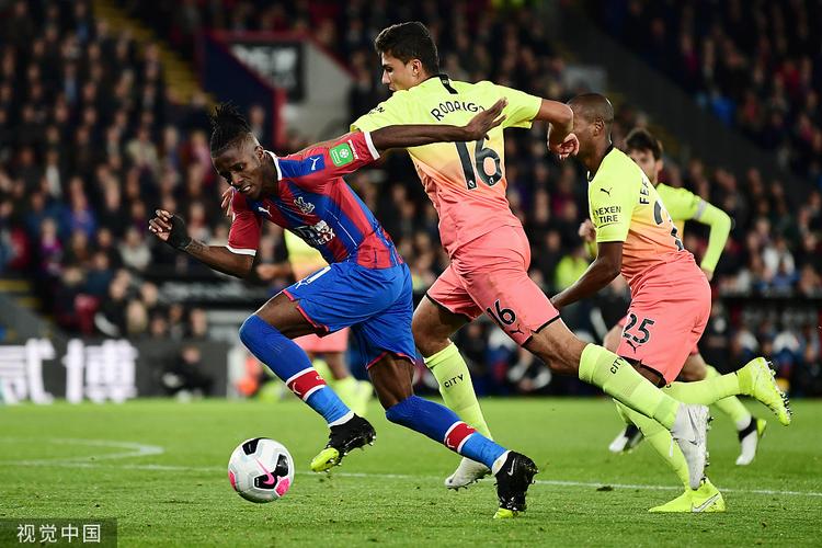 今日趣图：你布鲁诺什么的都在踢中卫，他能踢吗？没这能力知道伐