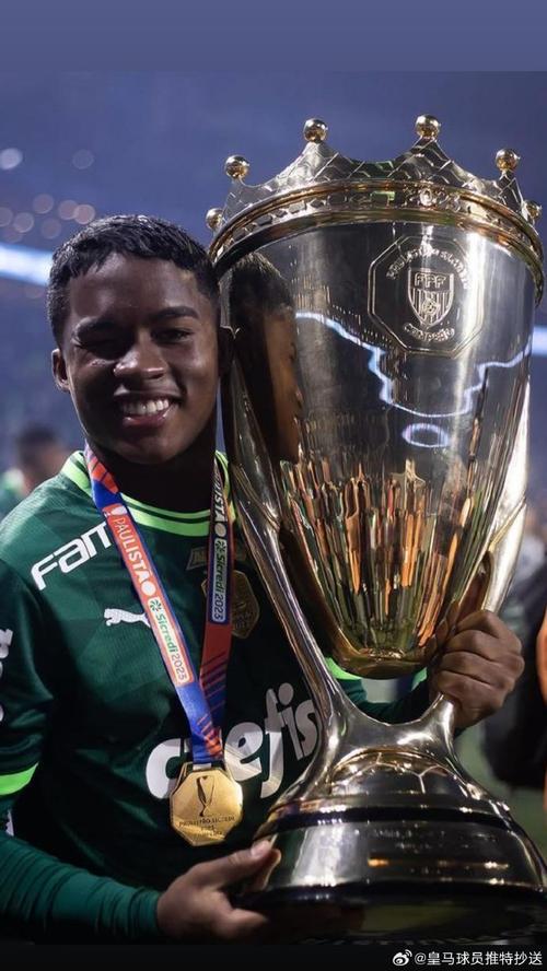 本赛季仍0出场！恩德里克国际比赛间歇与妻子去摩洛哥度假🏜️