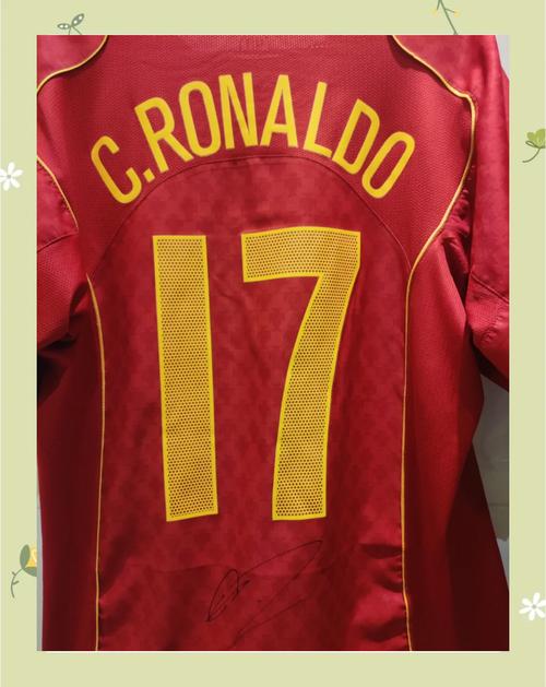 圆梦☺️索博赛后拿到偶像C罗球衣，上次找C罗换球衣时被告知没了