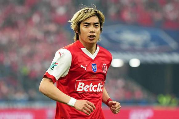 拼到受伤，伊东纯也社媒报告伤情：受了点小伤，会尽快返回球场