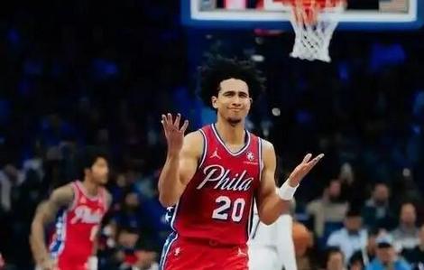 拇指韧带撕裂！麦凯恩：大概两周会复查 具体何时复出待定