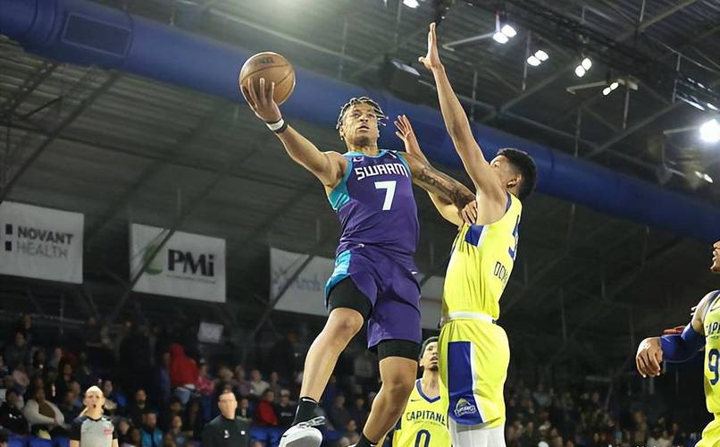 媒体人谈丁威迪被黄蜂裁掉：球员正值当打之年 或者考虑一下CBA？