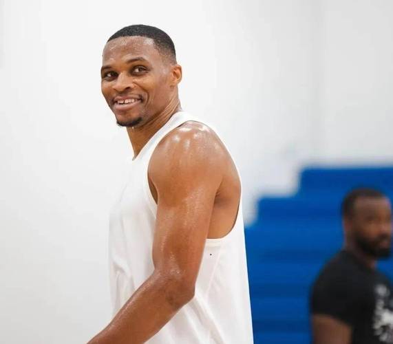 新援就位！威少现身萨克拉门托训练馆 国王生涯新篇章开启