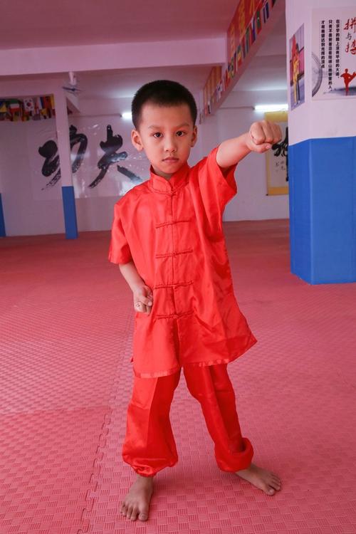 胡睿宝:陈涛上任后训练量加大,这么热的天气其实就是拼精气神