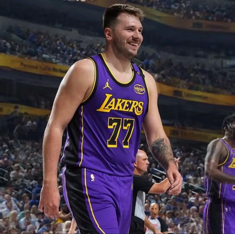 轻描淡写 闲庭信步！东契奇首节7中4轻松砍下13分2板3助1断1帽！