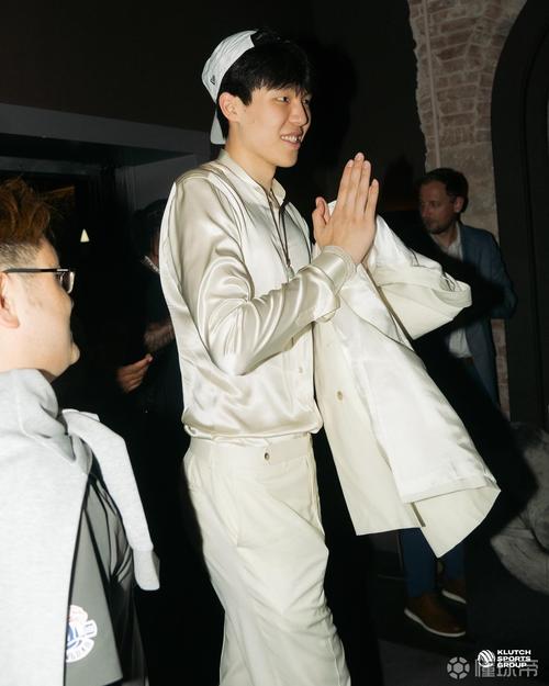 队记：杨瀚森成为偶像只是时间问题 他背后有庞大的粉丝群体