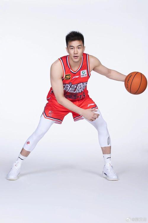 媒体人：郭艾伦不随龙狮赴美备战很正常 他商业价值高&地位超然