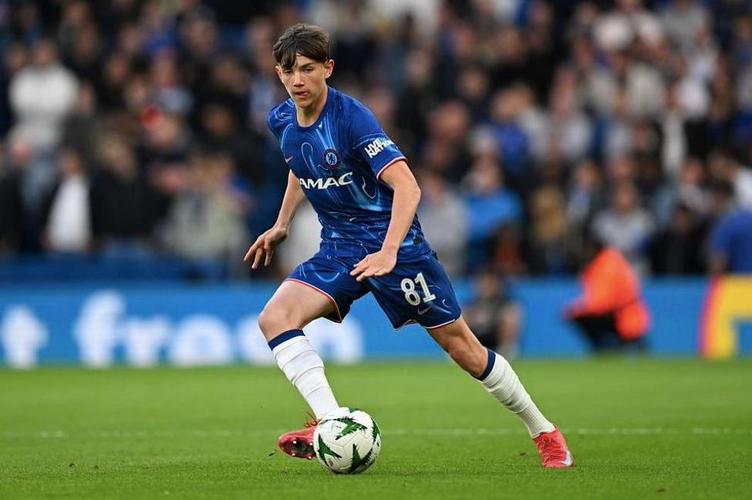 官方:切尔西与17岁中场雷吉-沃尔什签下职业合约