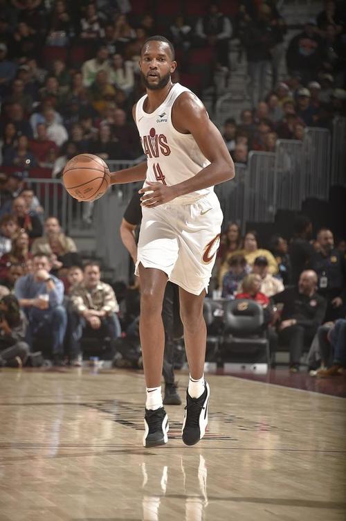 阿特金森谈梅里尔伤退：莫布里撞到了他的髋部 我们需要后续观察