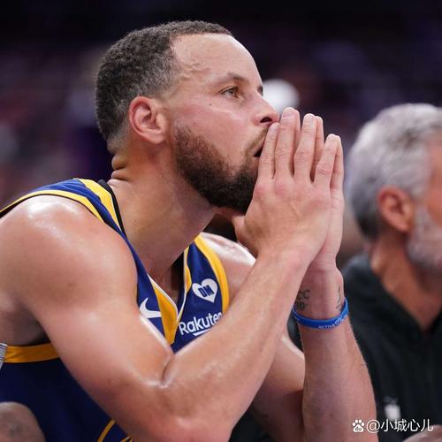 库里谈第3节扭转局势的关键：干扰对手投篮 保持防守间距 不失误