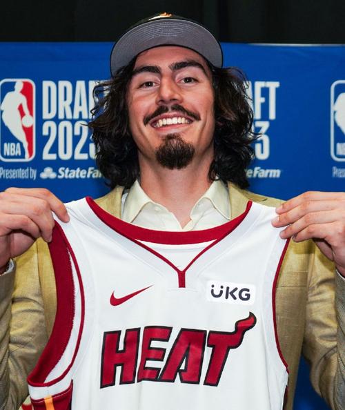 最佳第六人？哈克斯开赛至今场均18.8分6.3板4.3助 命中率68.9%