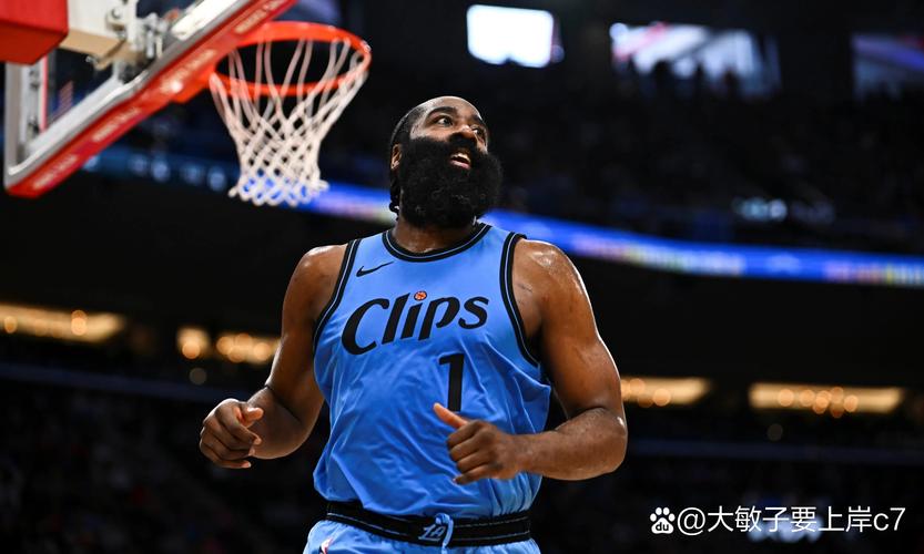 这谁顶得住啊!骑士首节三分球12中10 命中率超八成