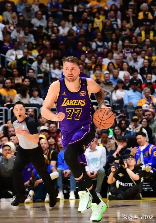 解说：无华狼纸面实力强于无詹东的湖人 解雇芬奇森林狼才有未来