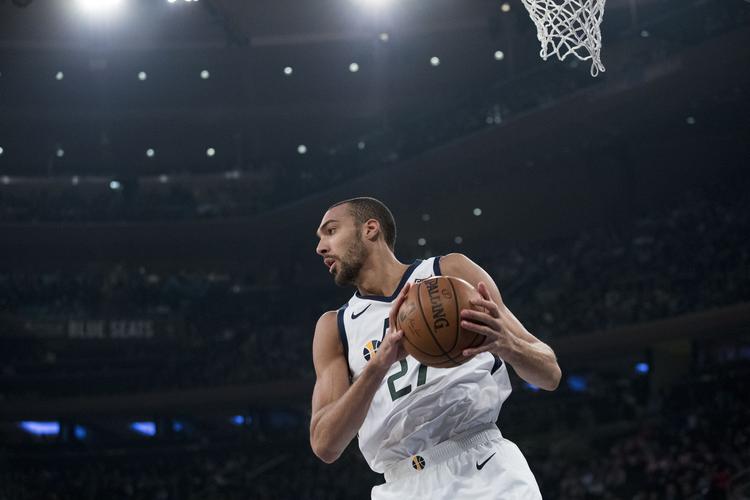 拉加-贝尔：按现在的节奏 文班有可能同时拿到MVP和DPOY