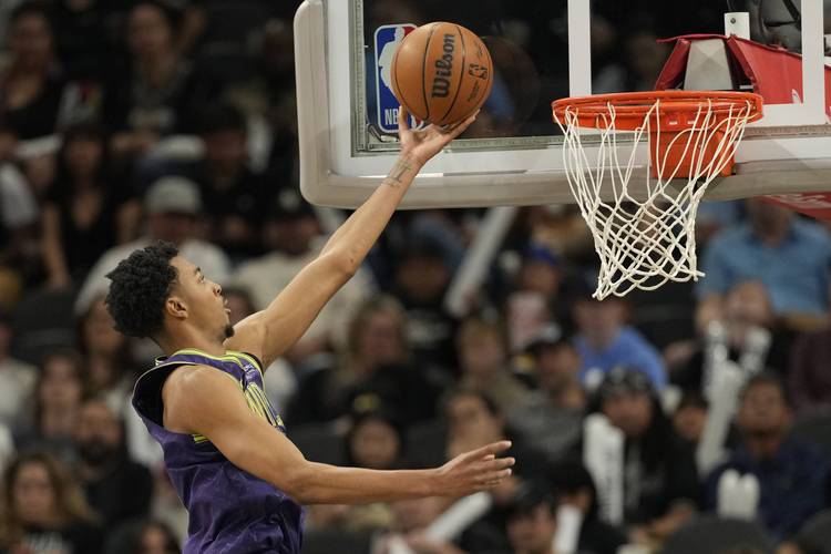 鹈鹕主帅:无论比赛局势如何 费尔斯总能在攻防持续保持进攻性