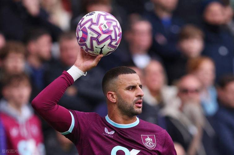 419场!沃克成为英超历史出场最多右后卫,球员社媒晒海报庆祝