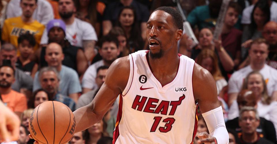 扛起进攻!阿德巴约半场13中7&三分7中3拿到17分 另有6板1助