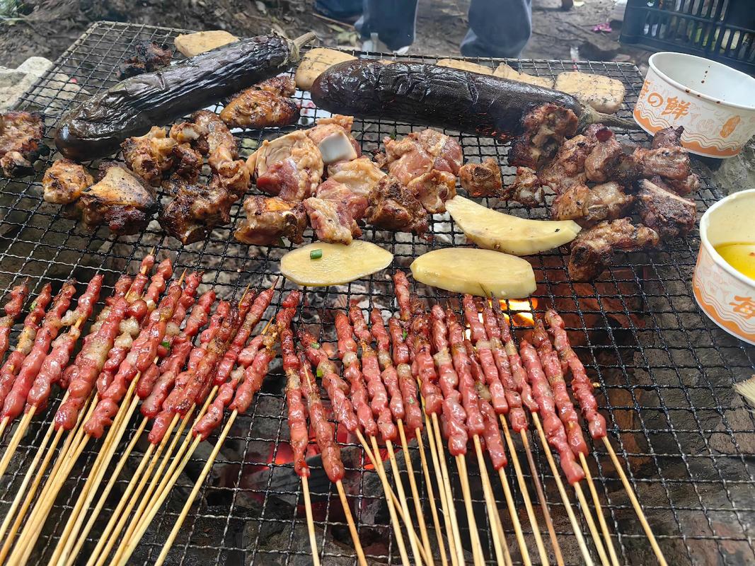 气氛真不错！阿劳霍晒队内聚会照片：烧烤、家人、朋友