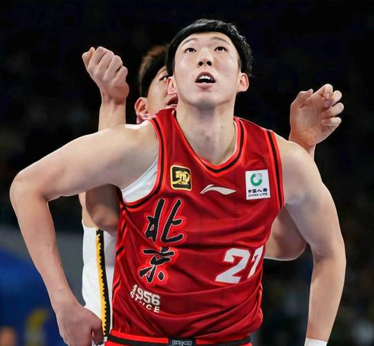 周琦也曾在发展联盟征战过 首秀11中6&三分7中3砍下15+4+3+2帽