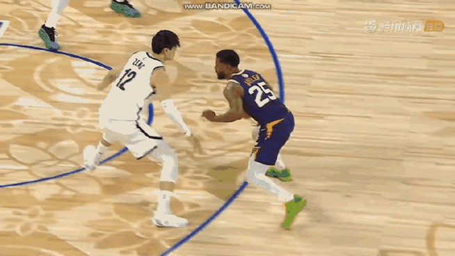 鲍尔背后掏球抢断&梅里尔反击中追身三分命中 骑士反超比分