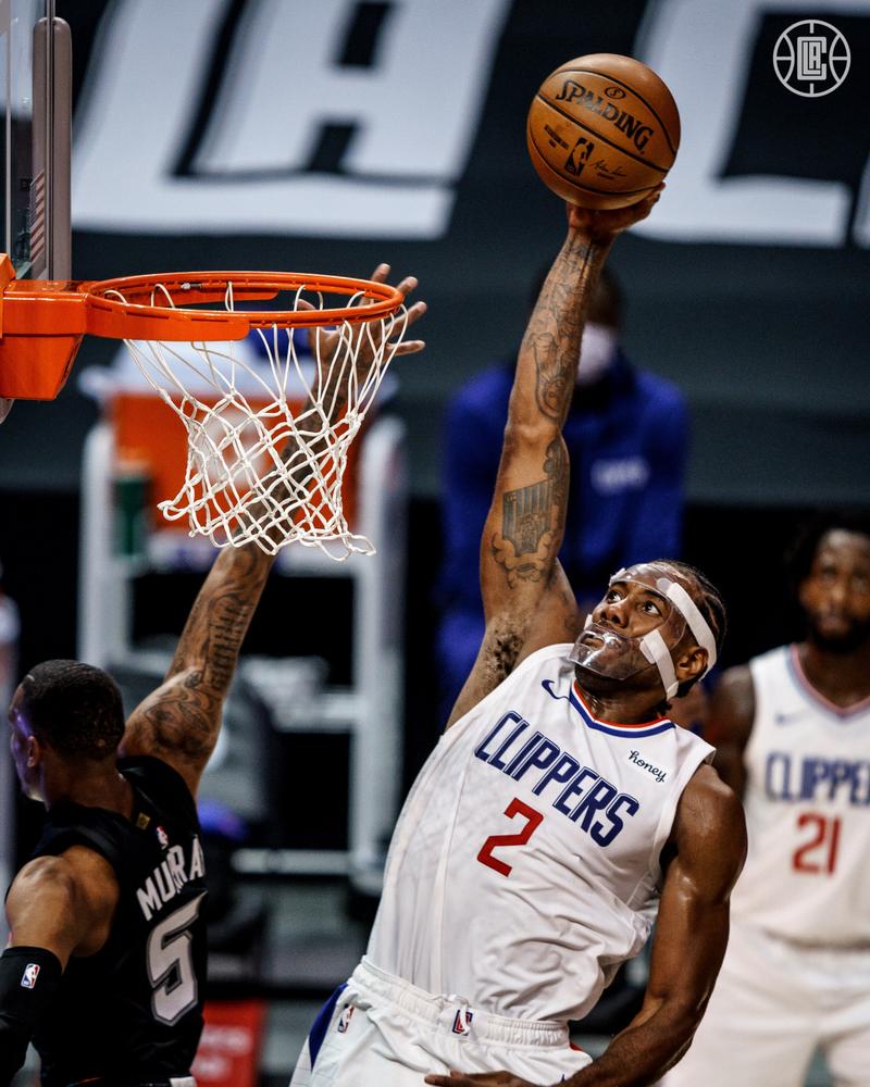 燃尽了！小卡时间限制仅出战28分钟 24中15轰赛季新高39分